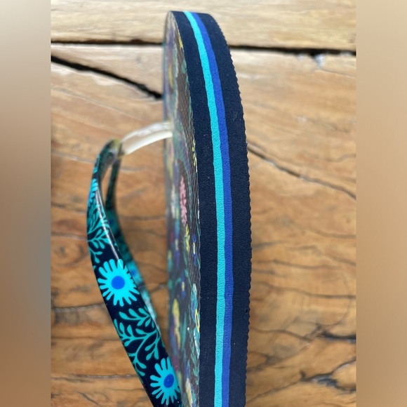 Vera Bradley Firefly Garden Floral Flip Flops NWOT Blue Size Small 5-6 - Picture 4 of 5